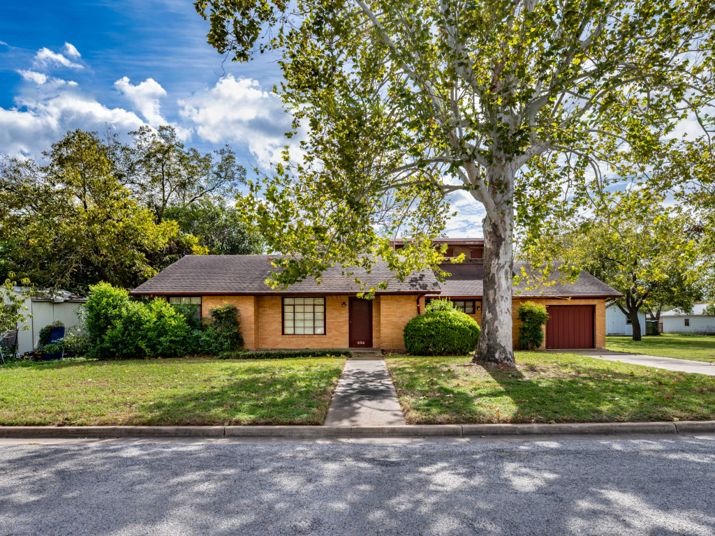 658 E Milam